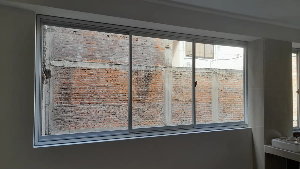 Ventana termoacústica con doble vidriado hermético instalada en Huancayo