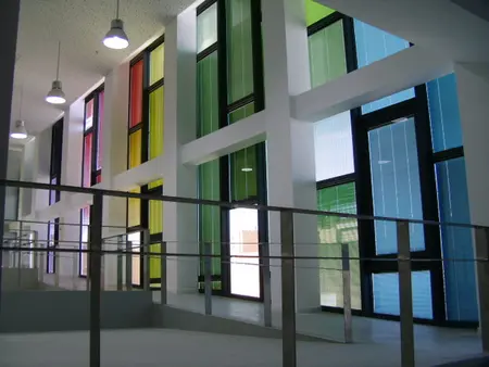 Modulos fotovoltaicos translucidos de colores para fachadas integrales y muros cortina 1335398856